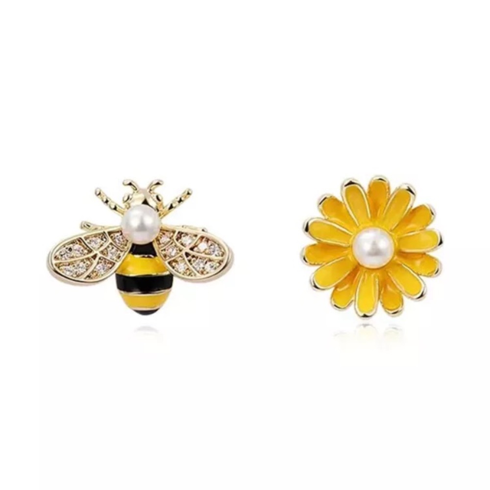 NWT Gold Yellow Black Bee & Flower Earrings White Faux Pearl Center Post Pierced